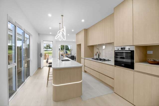 Sunlit Sophistication in Drury