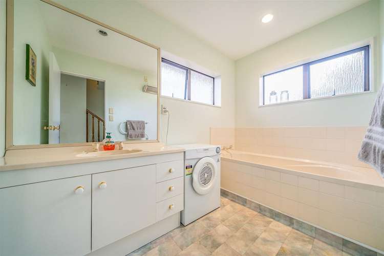 5 California Drive Totara Park_18