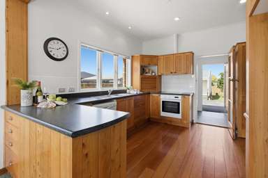 26 Coronation Road_3