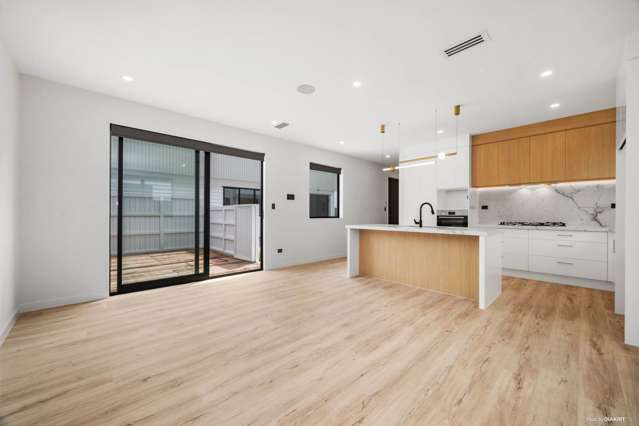 5 Spars Road Wainui_1