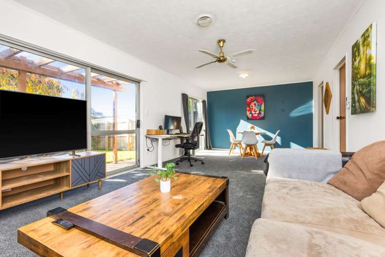 2/7 Weathers Place Taradale_8