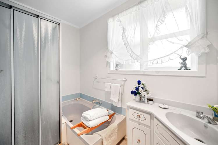 53 Garden Heights Avenue Glenview_11