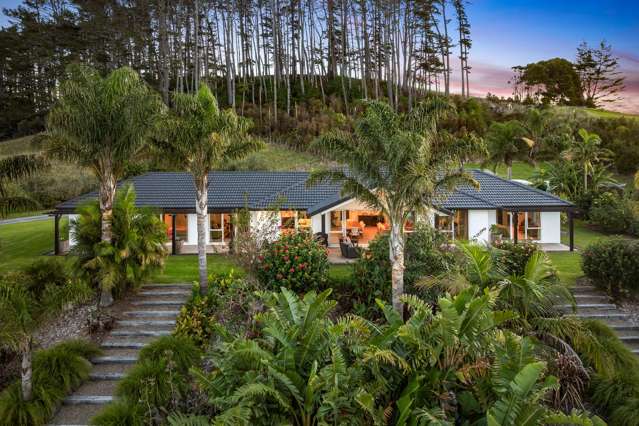 Matakana Coast Hideaway with Resort-Style Appeal