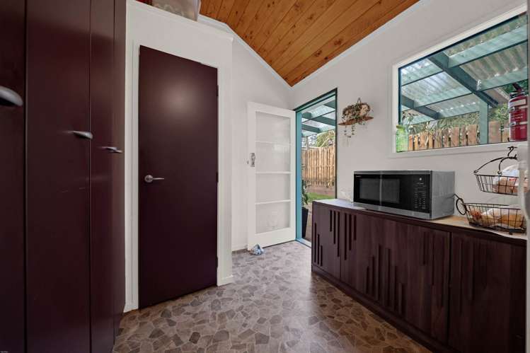 1/11 De Val Drive Titirangi_12