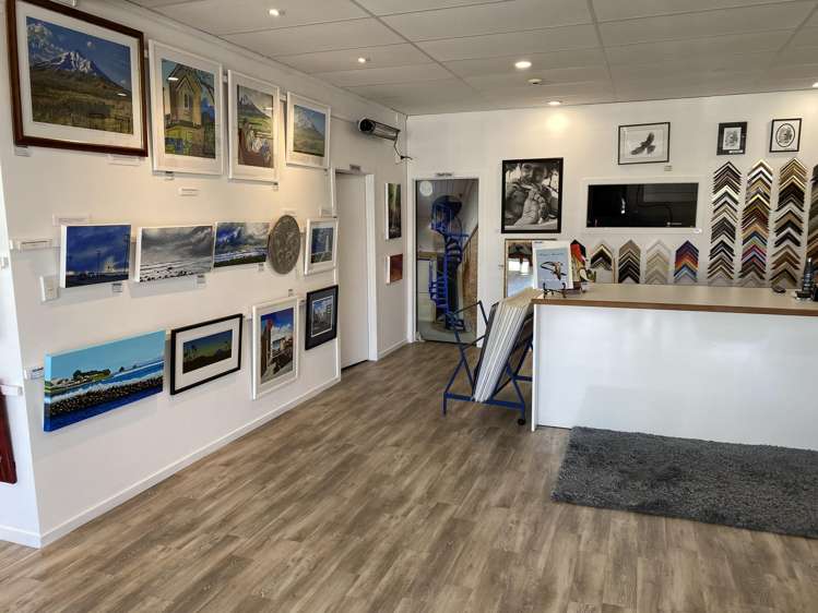 33 Gover Street Central_5