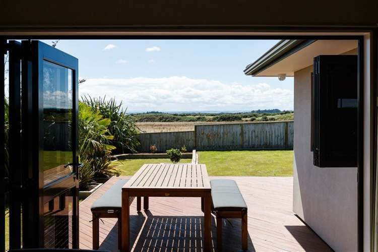 127 Pacific Drive Fitzherbert_23