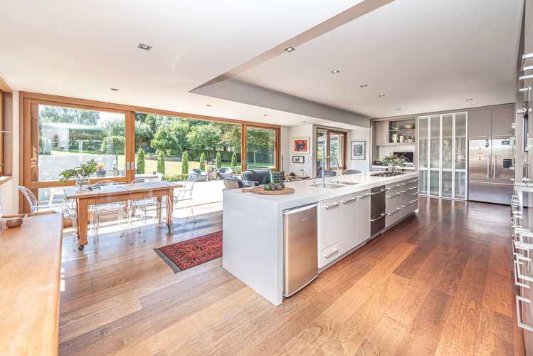 2 Eaton Crescent Otamatea_7