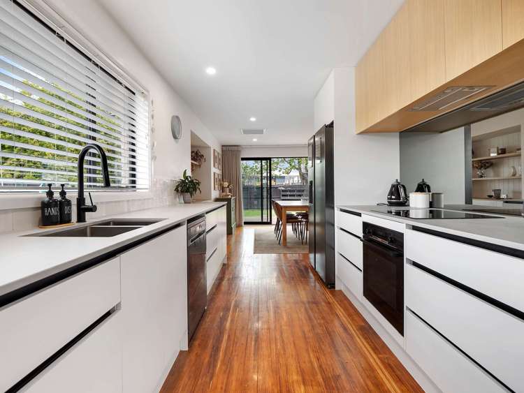 53 Woodbury Street Russley_9