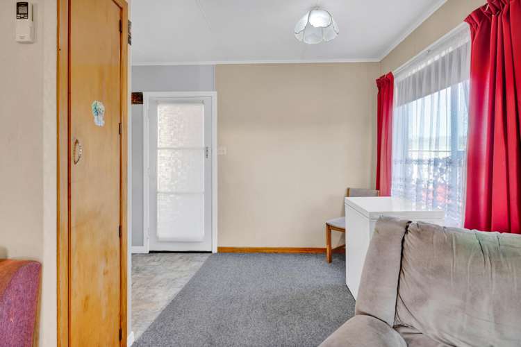 42/1 Egmont Street Hawera_9
