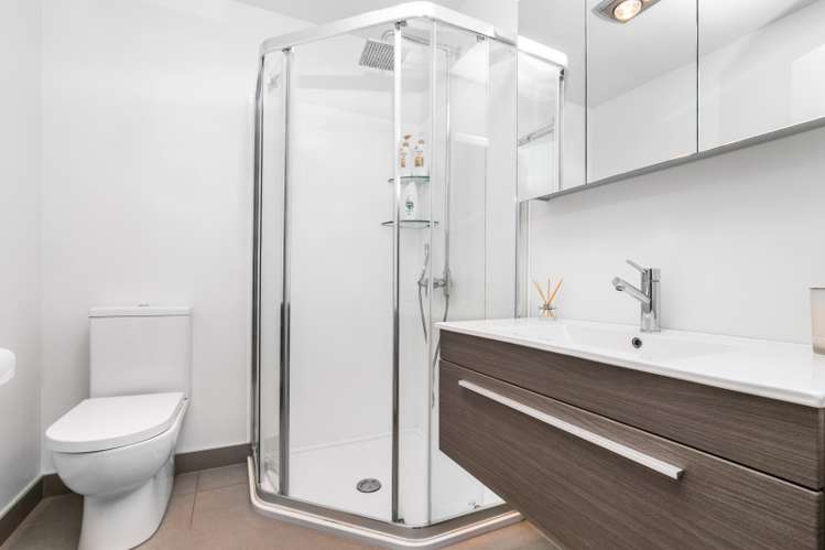 32/11 Ray Small Drive Papakura_8