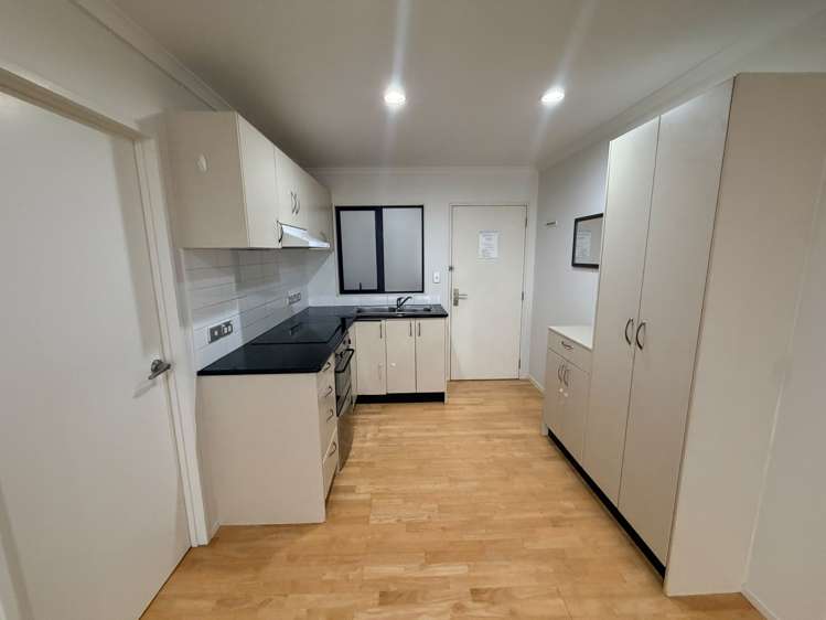Queen's Lodge 176 Broadway Newmarket_8