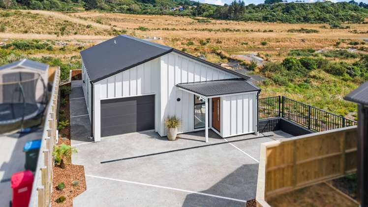 38 Hokioi Drive Porirua_25