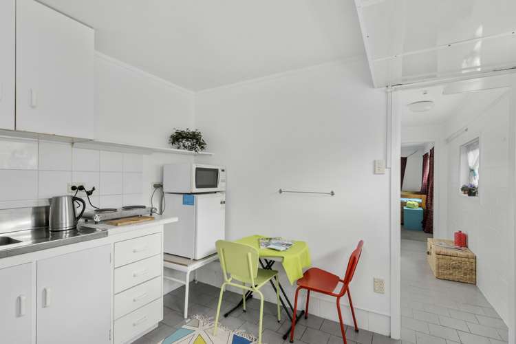 2/230 Queens Road Panmure_14