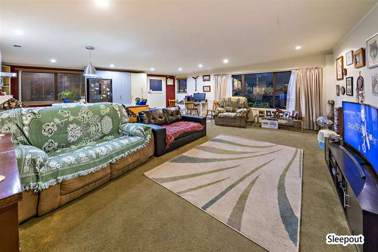 14 Anglers Way Wattle Downs_15