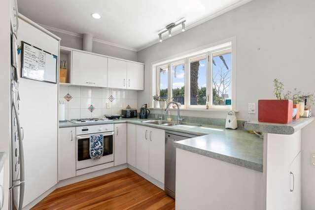 1/1 Gloria Avenue Te Atatu Peninsula_4