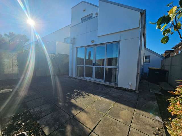 Modern 3BR Townhouse in St Albans