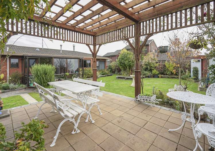 30 Farnham Drive Richmond_18