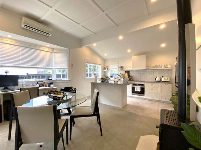 Spacious, Character 2 Bed House in Takapuna