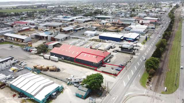 Main road workshop with office and yard