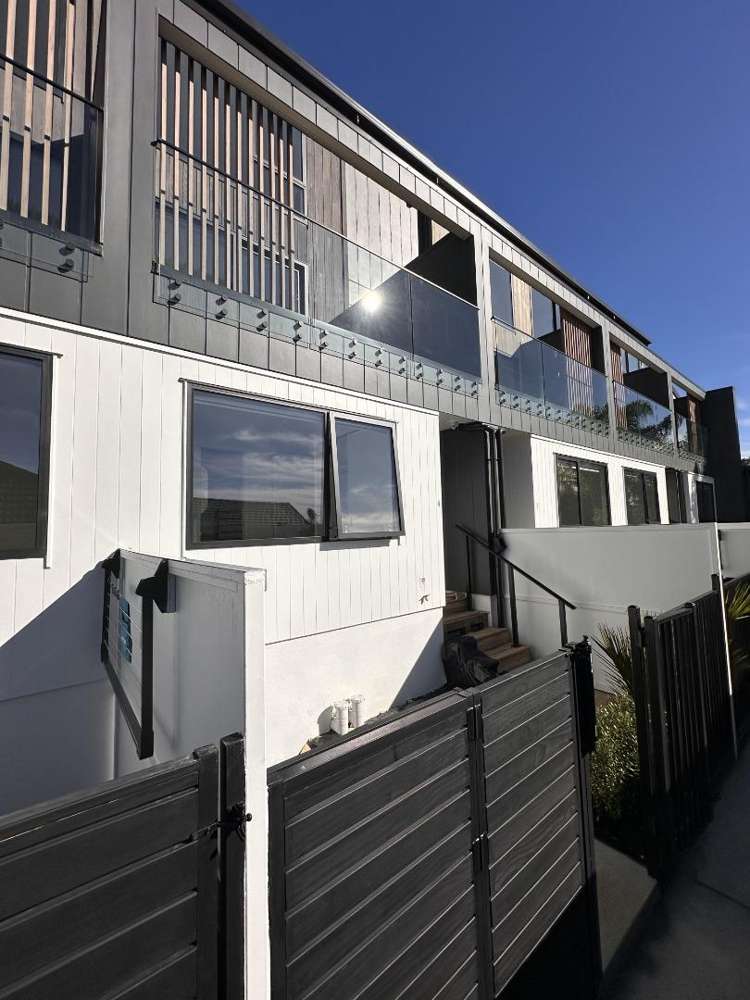 4/10 Fairclough Road_0