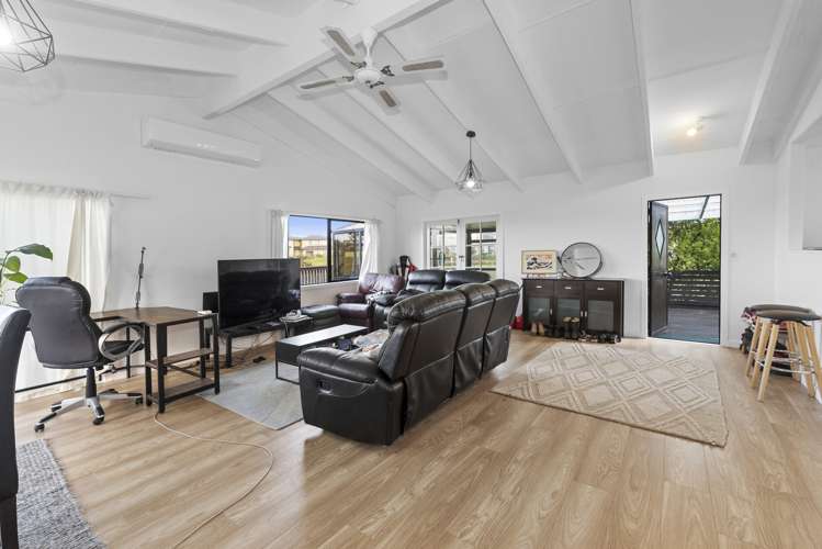 49 Spinnaker Drive Te Atatu Peninsula_5