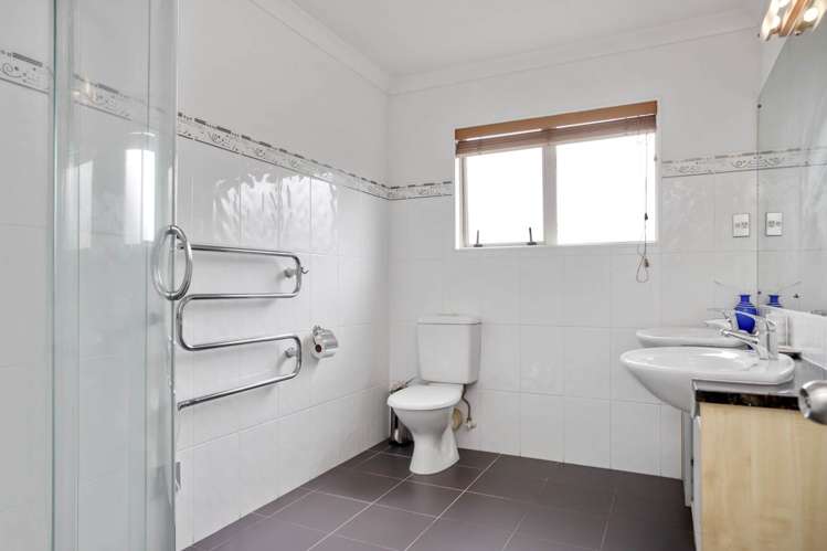 12 Parkvale Grove Te Atatu Peninsula_12