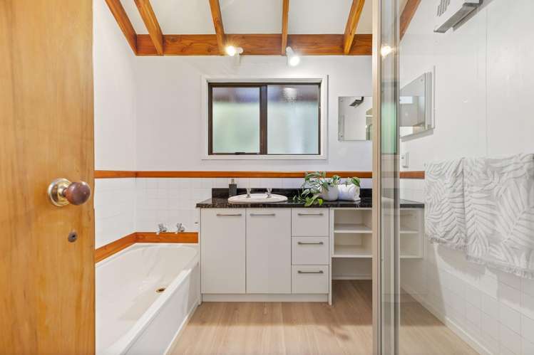 32 Opanuku Road Henderson Valley_24