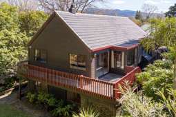 Super Large Five-Bedroom on Tongariro