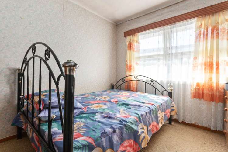 26 Crown Crescent Otara_15