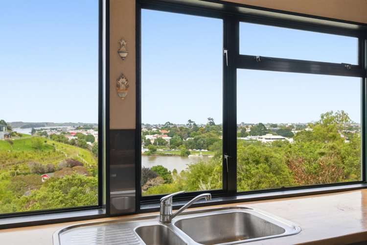 8 Wairere Road Bastia Hill_6