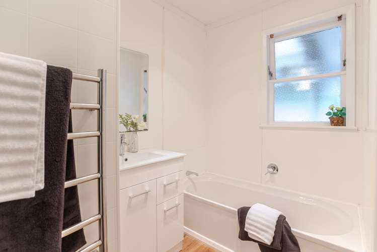 51 Eatwell Avenue Paraparaumu Beach_20