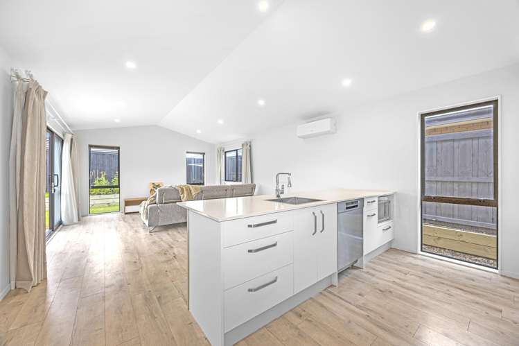 15 Jean Batten Lane_2