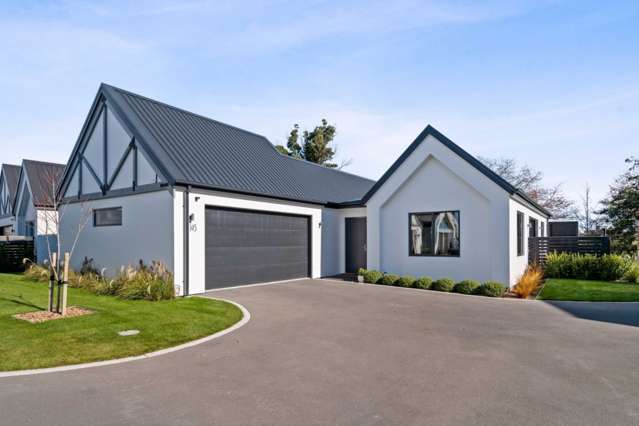 Enviable Lifestyle Opportunity With A View!