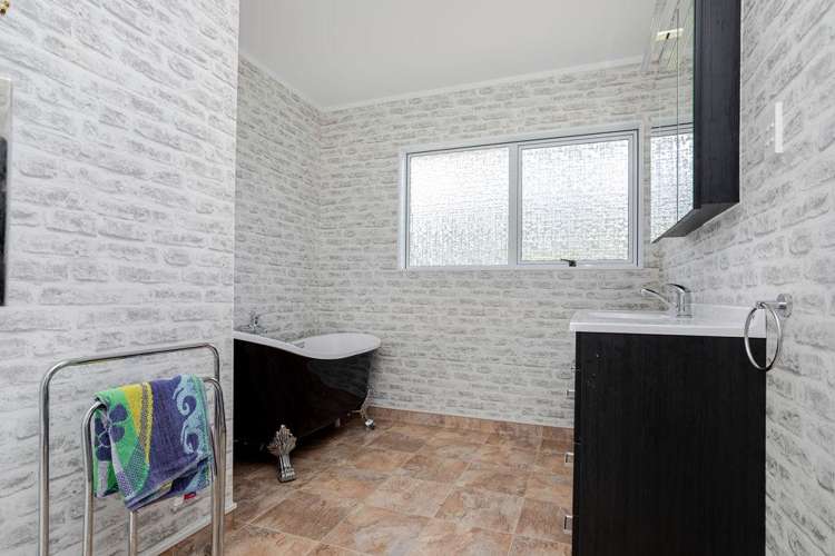 208 Adelaide Road Dannevirke_23