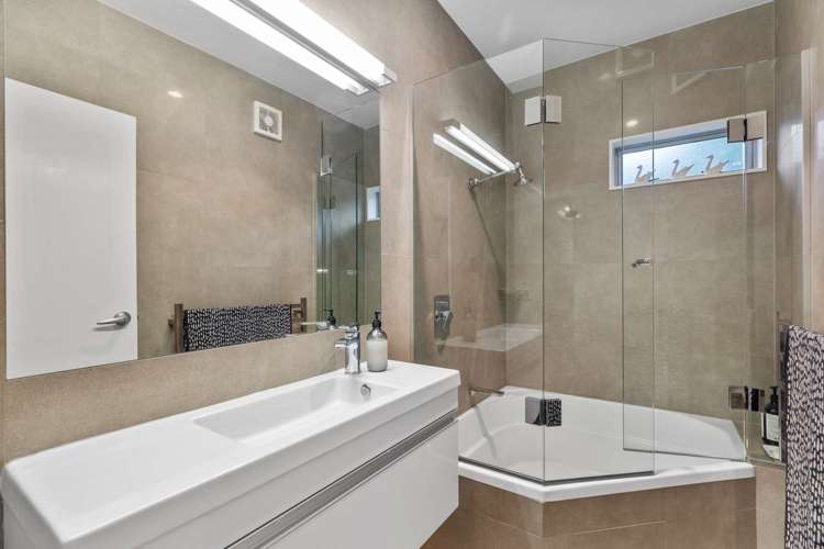 7 Dorothy Road Laingholm_14