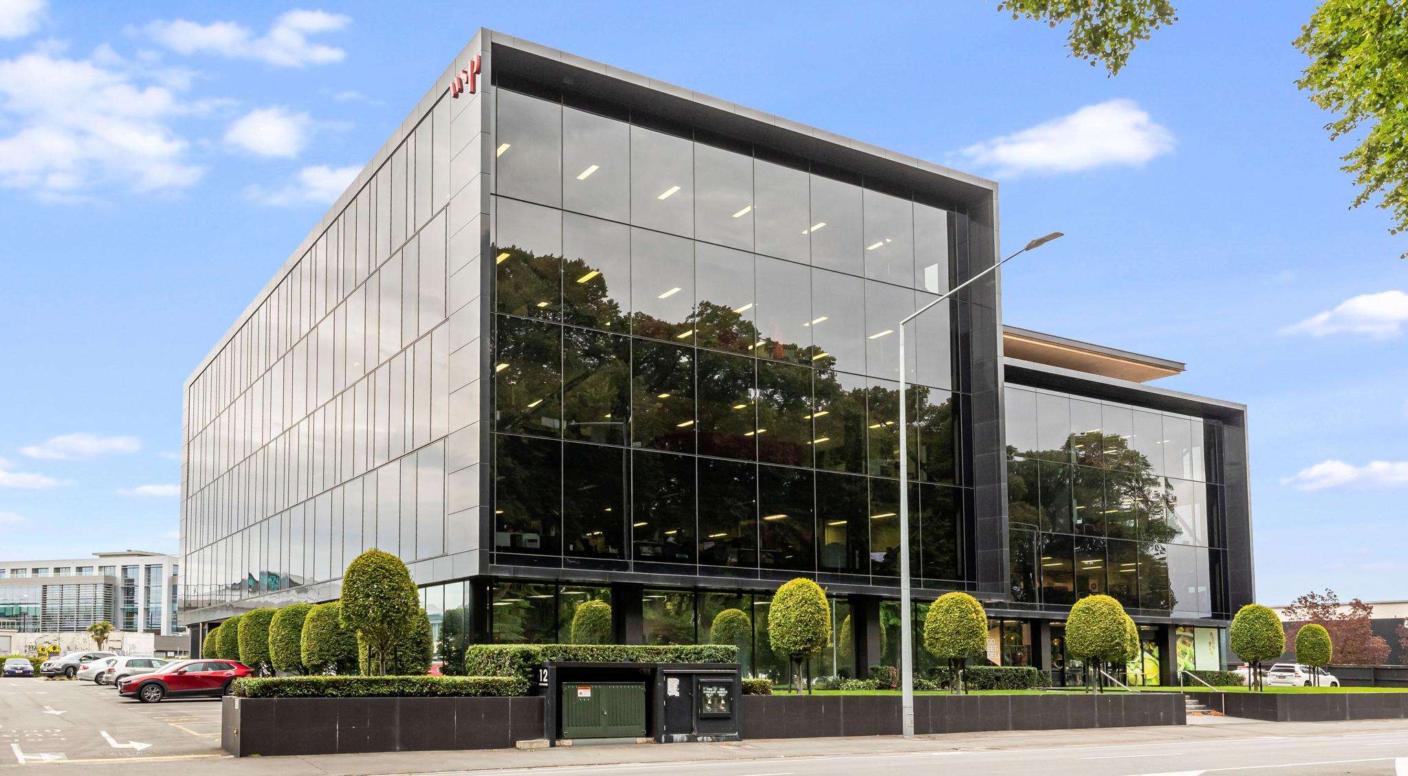 A-grade office with Hagley Park outlook
