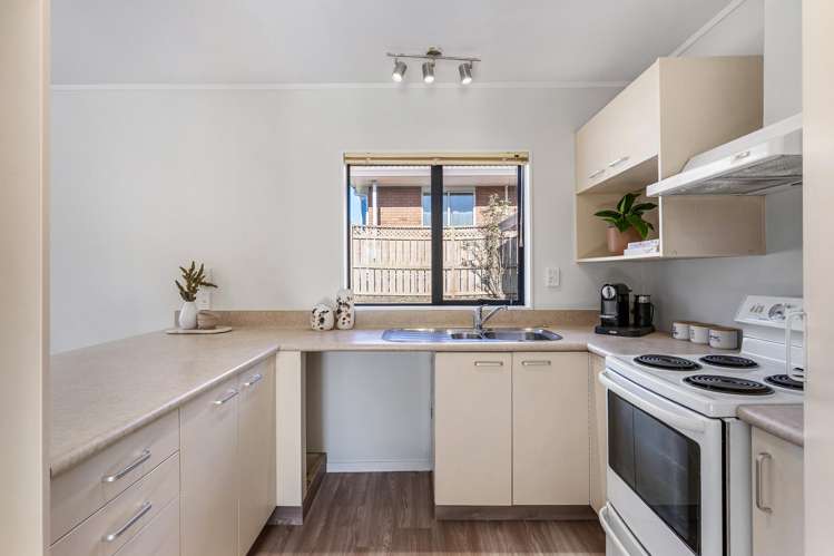 9 Davern Lane New Lynn_6