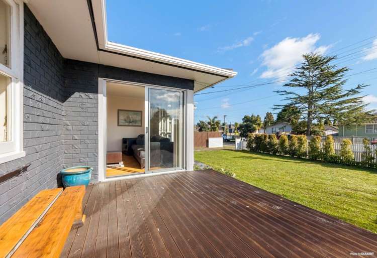 90 Cobham Crescent Kelston_14