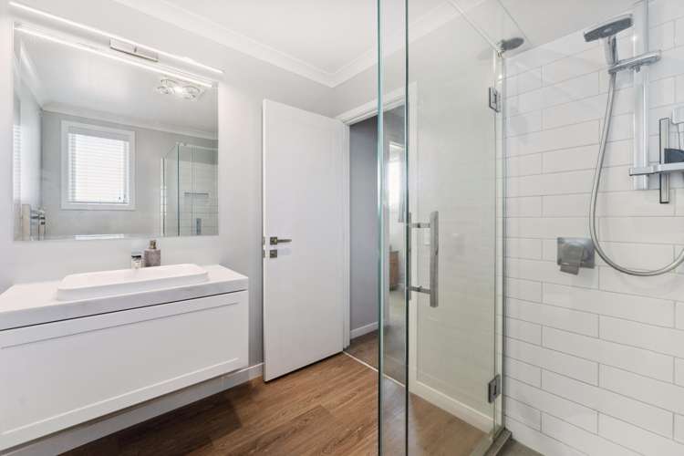 8 Pukatea Lane Kinloch_11