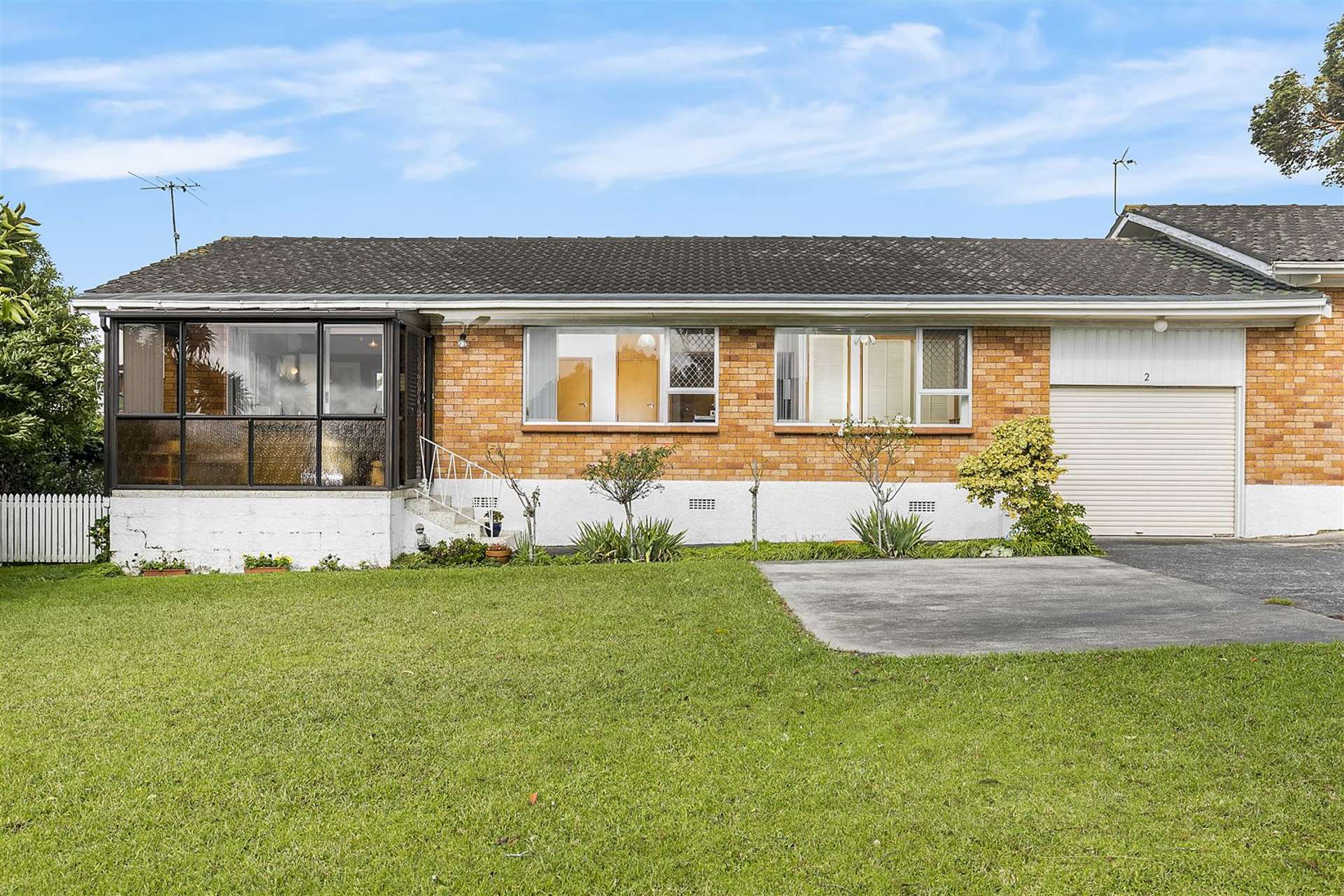 2/14 Rowan Terrace Te Atatu South_0