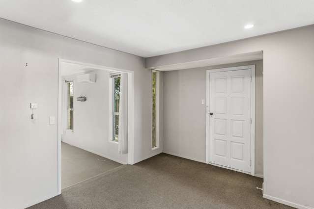 2/73 Lakewood Drive Burwood_4