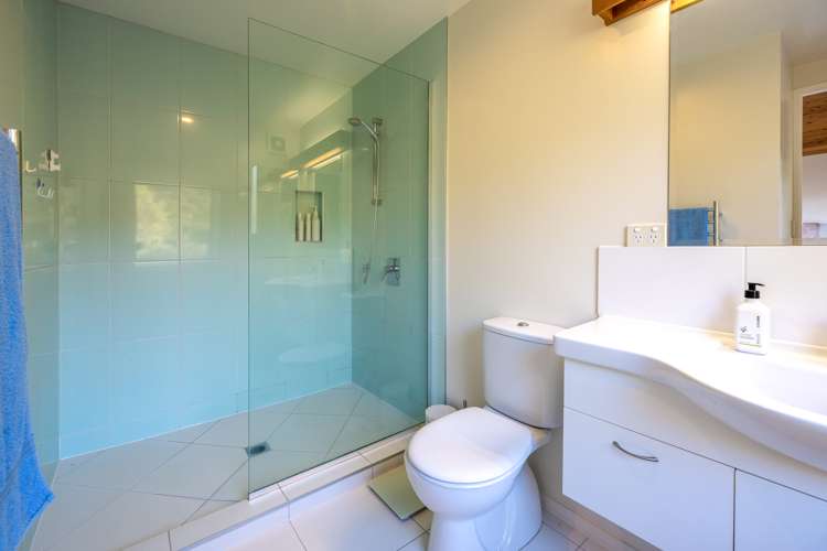 11 Empire Avenue Oneroa_13