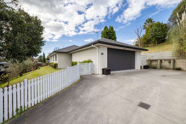 'Brick and Tile' home in Quiet Cul-De-Sac