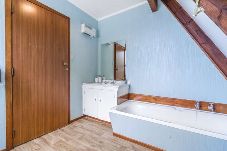 266 Bay Road West Plains_16