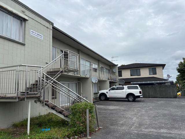Convenient 2 bedroom upstairs unit in Mt Welli...