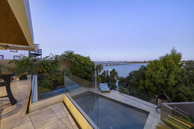 Exclusive Waterfront Apartment - Bring all offers!