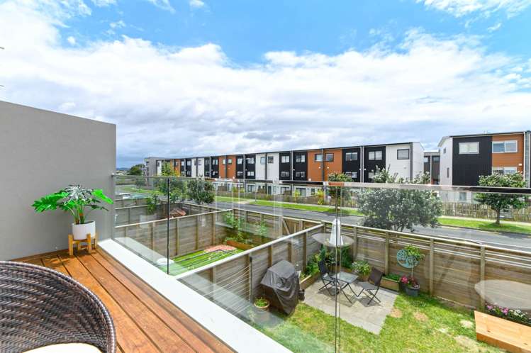 93 Bordeaux Parade Te Atatu South_2