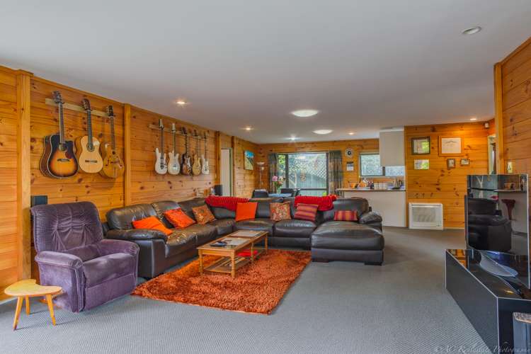 45 Pages Road Marchwiel_3