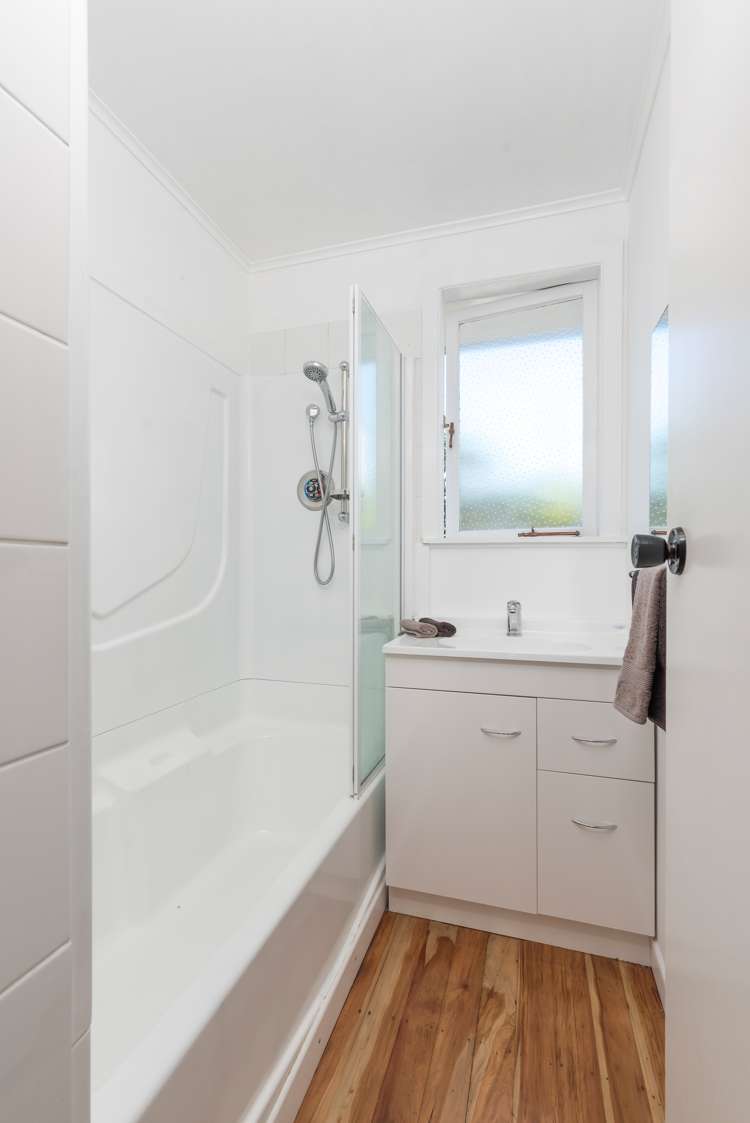 15 Kelwyn Road Kelston_14