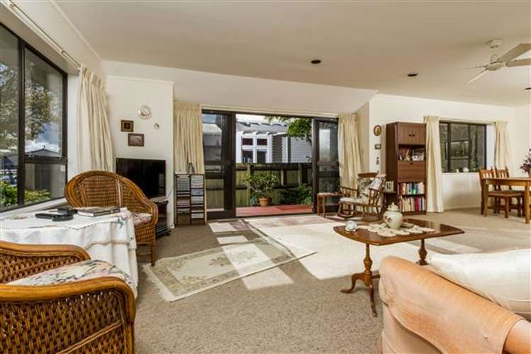 2/4 Fraser Road Narrow Neck_7